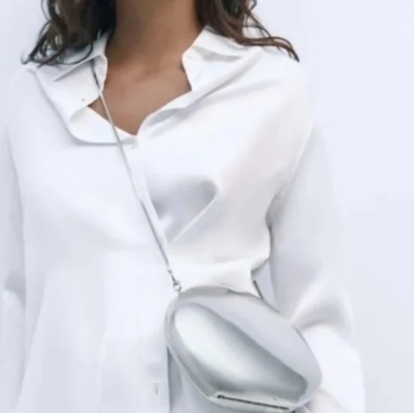 Silver Designer Style Metallic Oval Shaped Clutch Bag - Picture 8 of 8